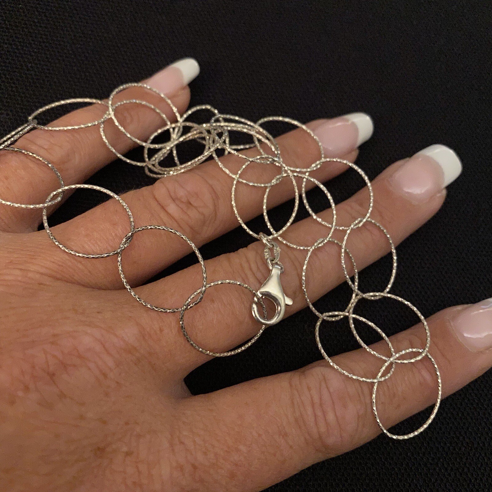 LIGHTWEIGHT ESTATE STERLING SILVER CIRCLE LINK TEXTURE DETAIL NECKLACE 18.25”
