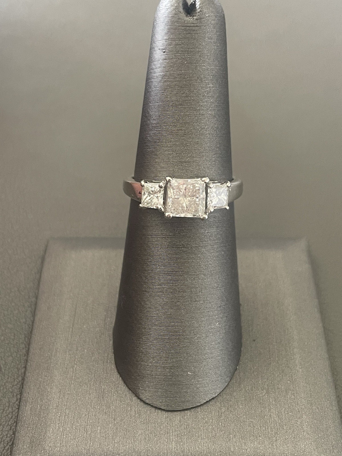 14KT White Gold 1.60CTW (1.00CT Center) Diamond Engagement Ring. Size 6.75+(X245