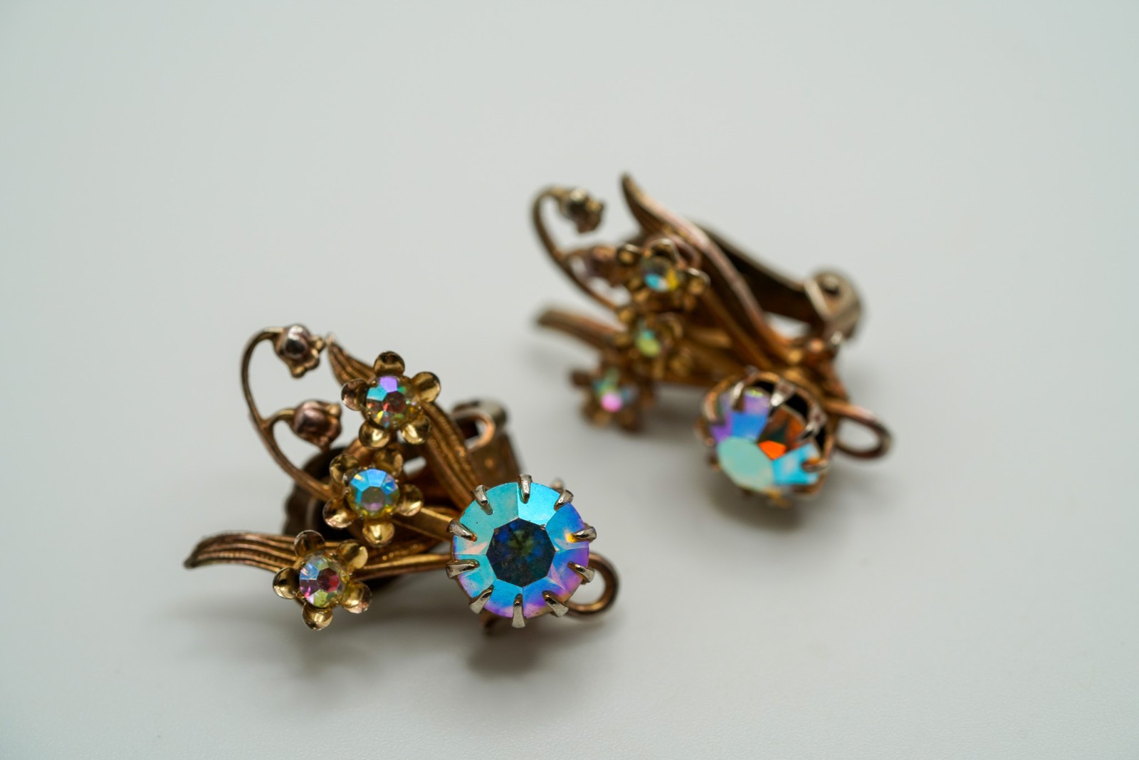 Vintage 2.5cm Iridescent Rhinestone Flower Clip Earrings EB1