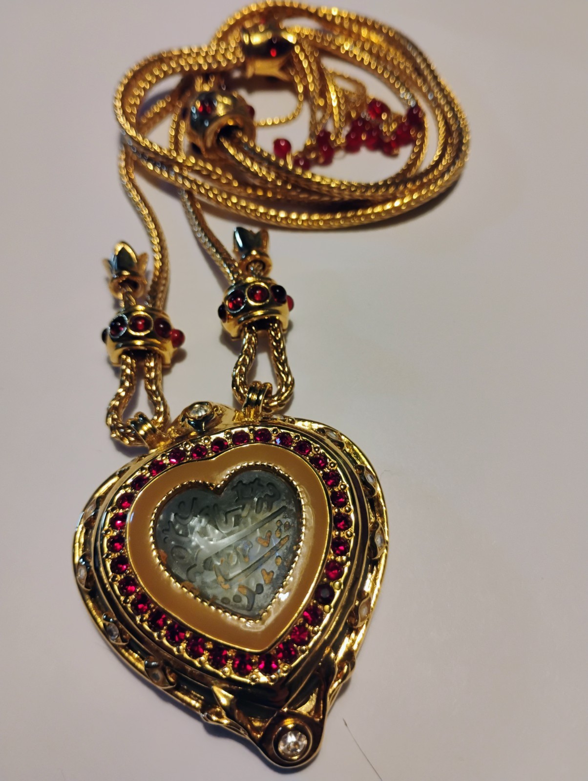 Elizabeth Taylor Shah Jahan Taj Mahal Heart Necklace Avon Margot Robbie