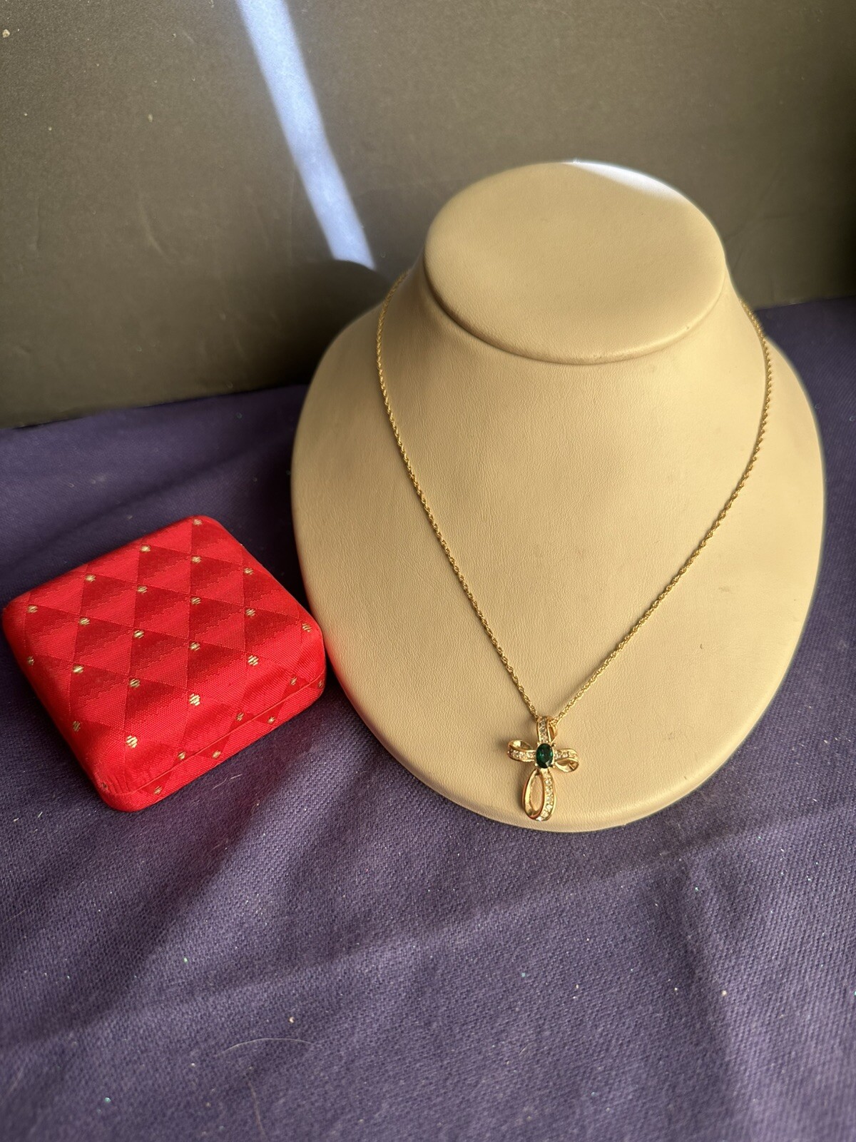 Vintage Roman 41157: May Birthstone Emerald Gold Tone Cross Necklace – in Box
