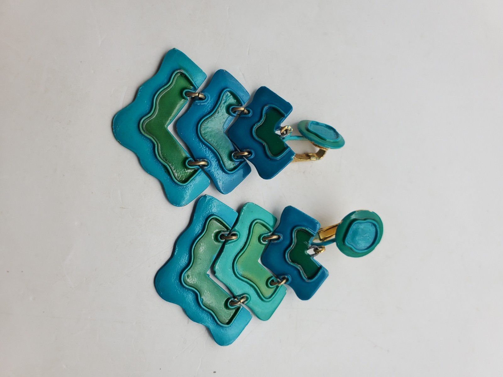 Vintage Green Teal Clip Ons Chandelier Dangle Hippies Earrings MCM 2.5″ Vivid