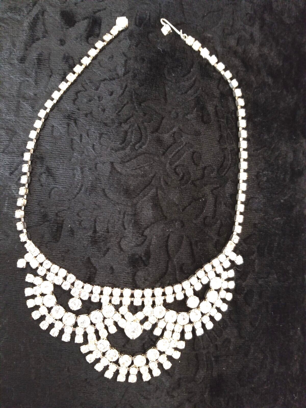 Vintage Clear Glass Rhinestone Silver Tone 16″ Choker Necklace Wedding Collar.