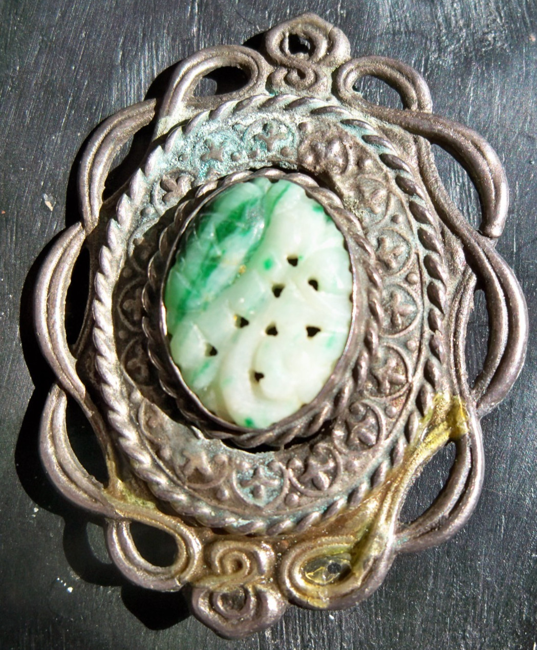 Vintage jewelry Chinese concho apple green jadeite jade Brooch celtic southwest