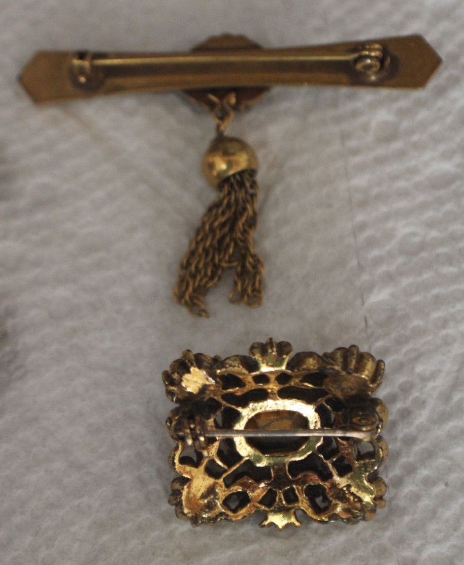 19 Antique/Vintage Different Styles Pin Brooches Lot