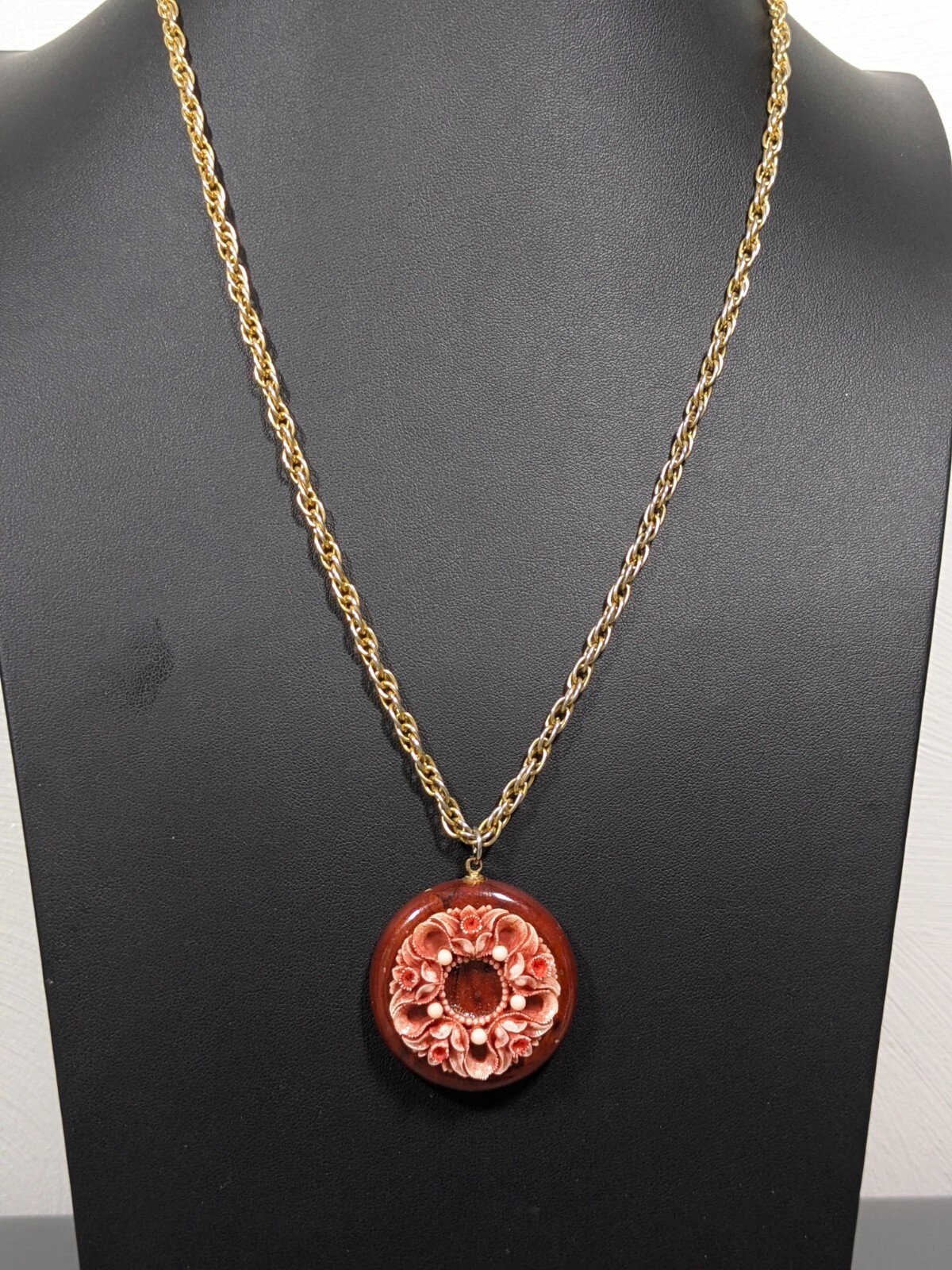 Vintage Carved Lucite Floral Wreath Round Brown Pendant Necklace 22 inches
