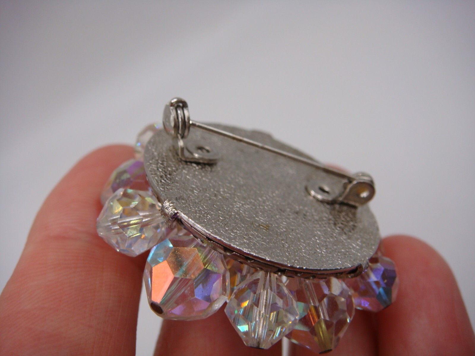 VINTAGE AURORA BOREALIS BEAD CLUSTER ROUND PIN BROOCH ESTATE