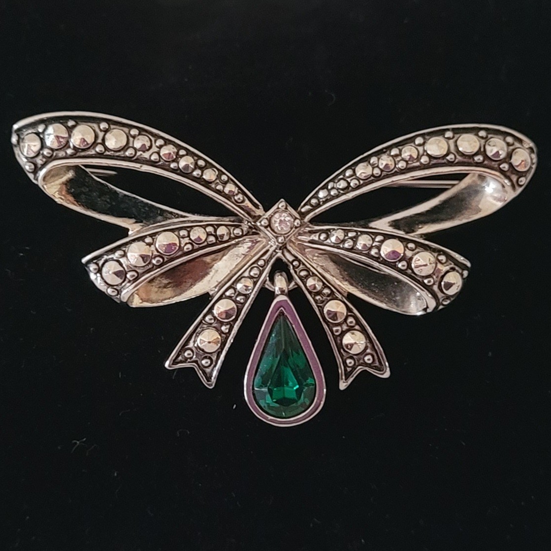 Vintage Avon Brooch Birthstone Bow Pin May Emerald Green Drop Rhinestone 2″