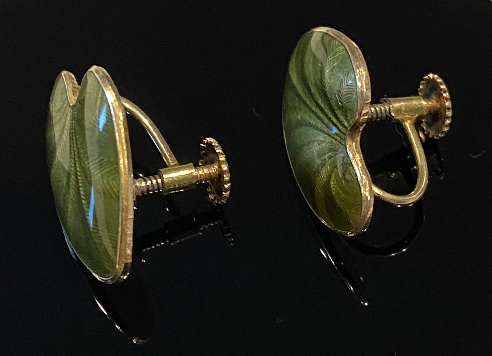 Beautiful Sterling Finn Jensen Norway Lime Green Enamel Lily Pad Earrings 5.14gr