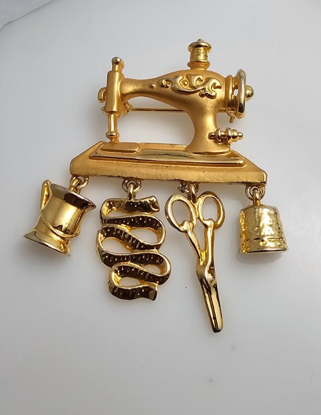 Danecraft Vtg Sewing Machine W/Dangling Charms. Thread,Tape Measure ,scissors
