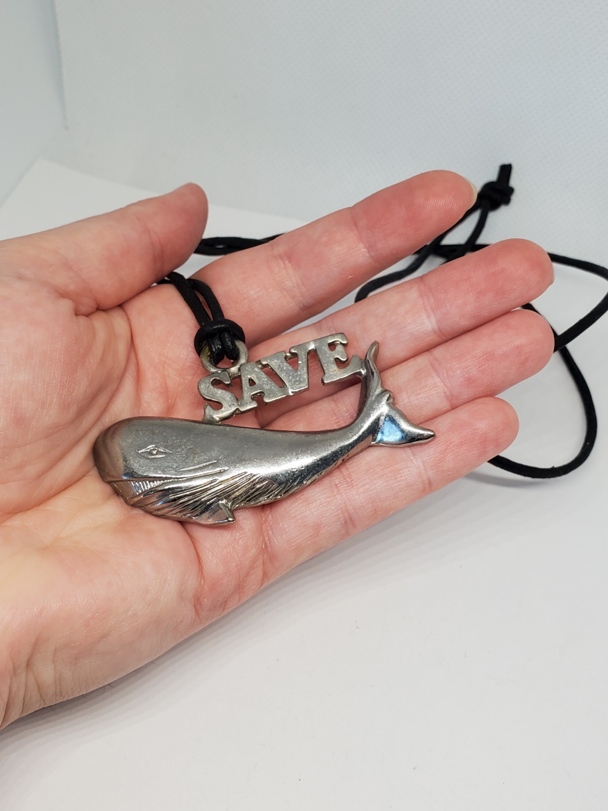 Vintage Avante Save The Whales Silver Tone Leather Cord Pendant Necklace