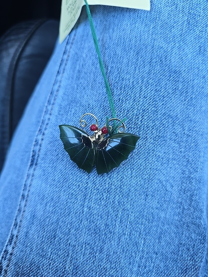 Vintage Butterfly Pin Brooch Green Cabochon Faux Jade Gold Tone BinAQ