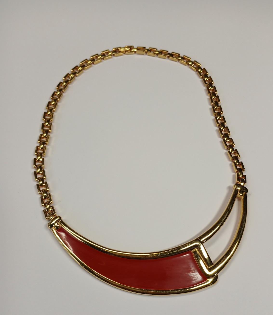 Vintage 1980s Gold Tone Red Enamel Accent Choker Clasp Necklace