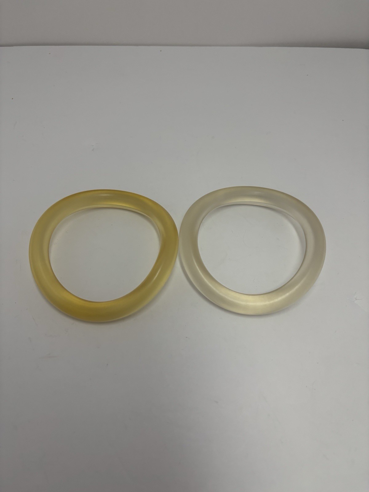 Lot Of 2 Vintage Lucite Wavy Bangles-chunky-Apple Juice- Translucent