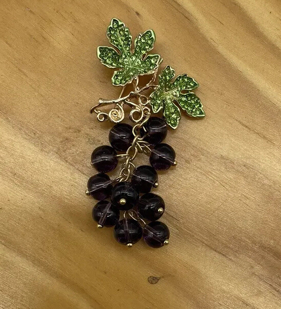 Brooch/Pendant Bunch of Glass Amethyst Purple Grapes on Gold Tone Green Leaves