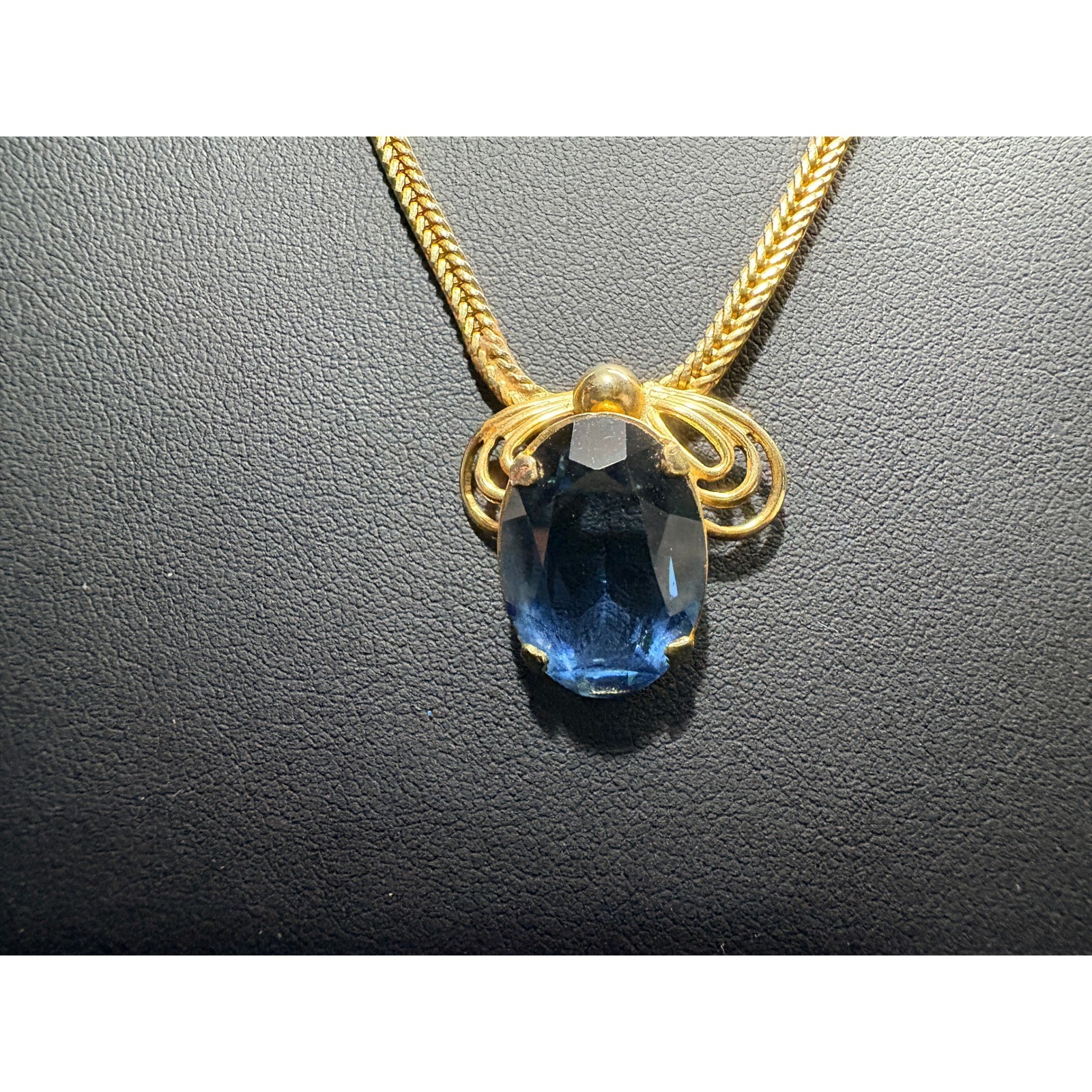 Vintage Gold Tone Wheat Chain Blue Oval Stone Pendant Necklace 22 Inch 15g