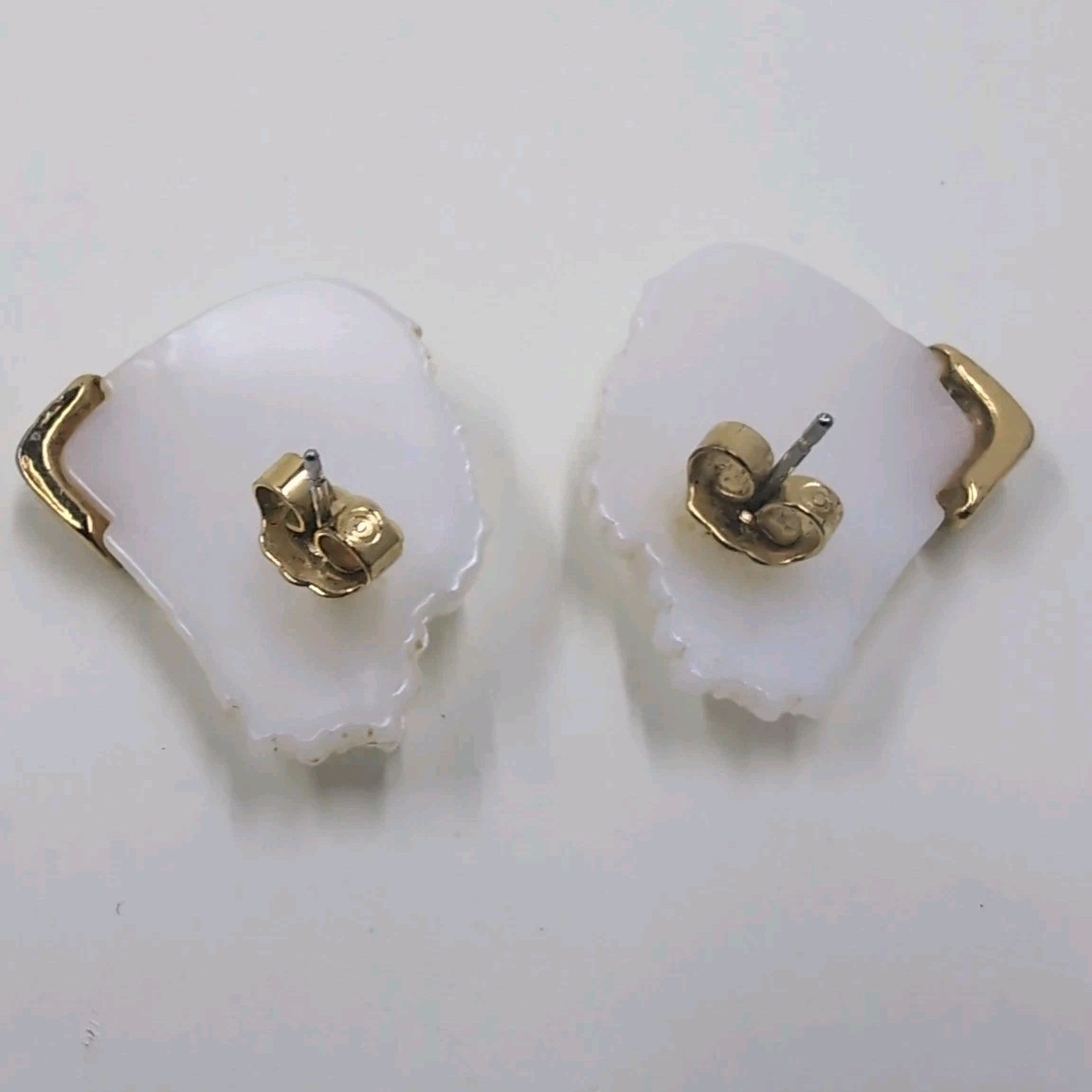 Vintage Avon Earrings Oyster Shell Pattern White Acrylic And Goldtone 1980s Mint