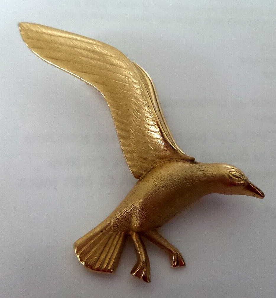 VINTAGE GIOVANNI Signed 1980s BRUSHED GOLD-TONE Flying Seagull BROOCH