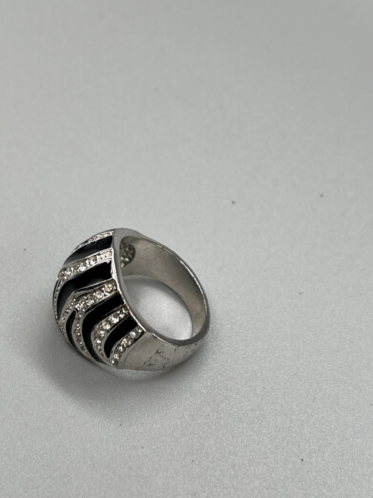 silver-tone and black enamel with rhinestone domed shaped size 9.25 ring