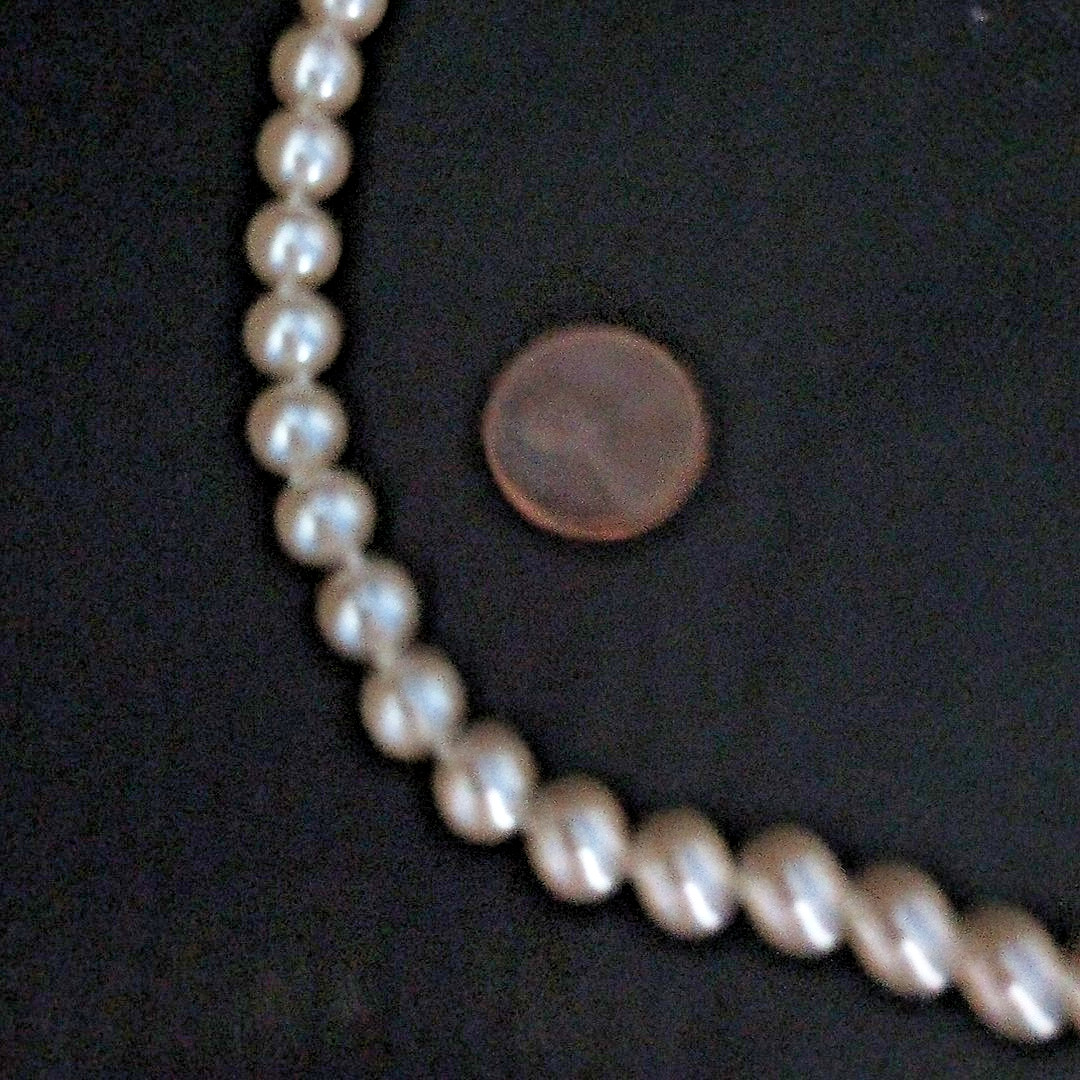 Vtg Classic Hand Knotted Glass Faux Pearls Gold Tone Clasp Necklace 18″ unsigned