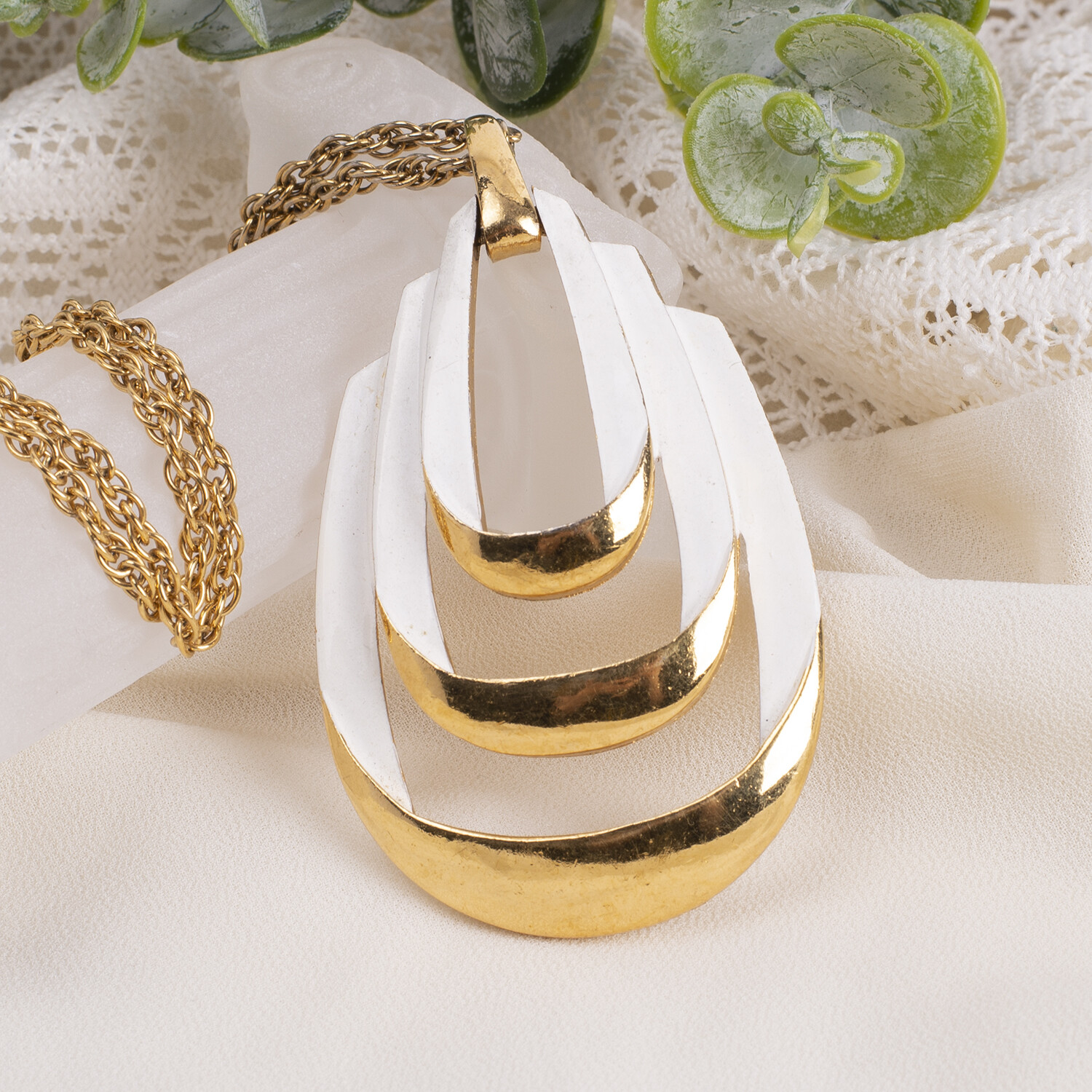 Vintage Crown Trifari 3 Layer White Enamel Doorknocker Pendant 22 1/2″ Necklace