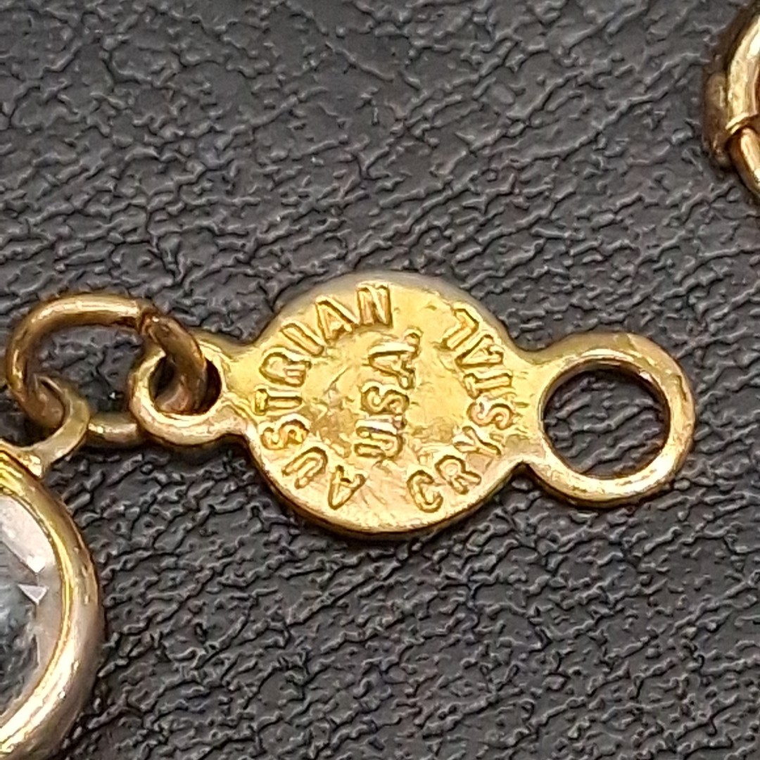 Vintage Austrian Crystal USA Link Bracelet Gold Tone. 17.520