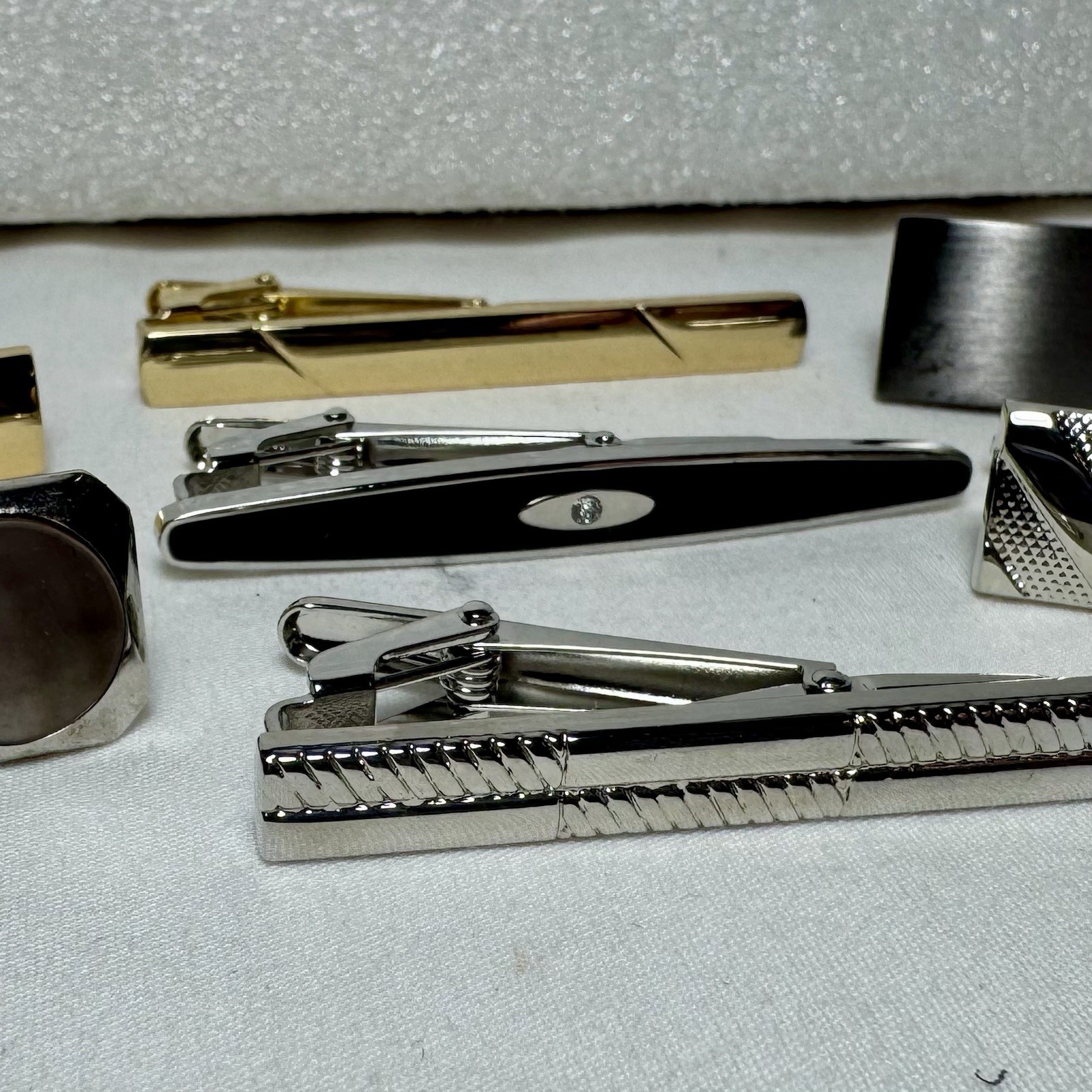 Lot of Cufflinks and Tie Clips Gold Tone Silver Tone Gunmetal 11 Pieces