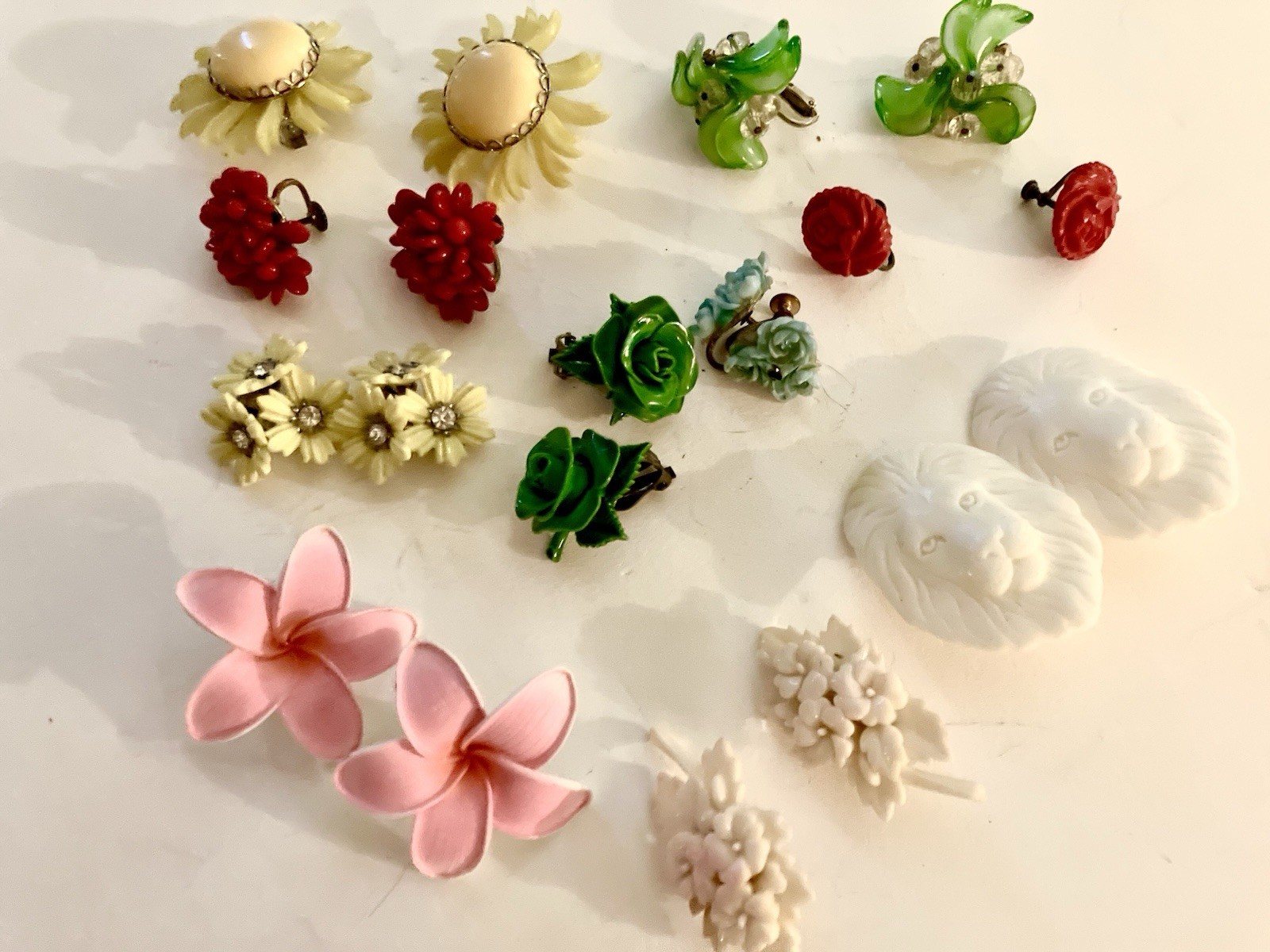 Huge Collection/Lot Vint-Retro Plastic Jewelry/Earrings/Pins/Single-Extra Pieces