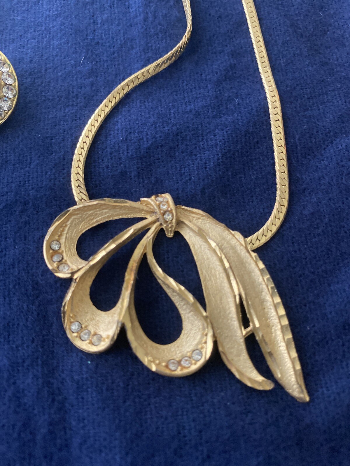 Vintage Jewelry Lot gold tone Brooch, Clip on style Earrings and Necklace – read