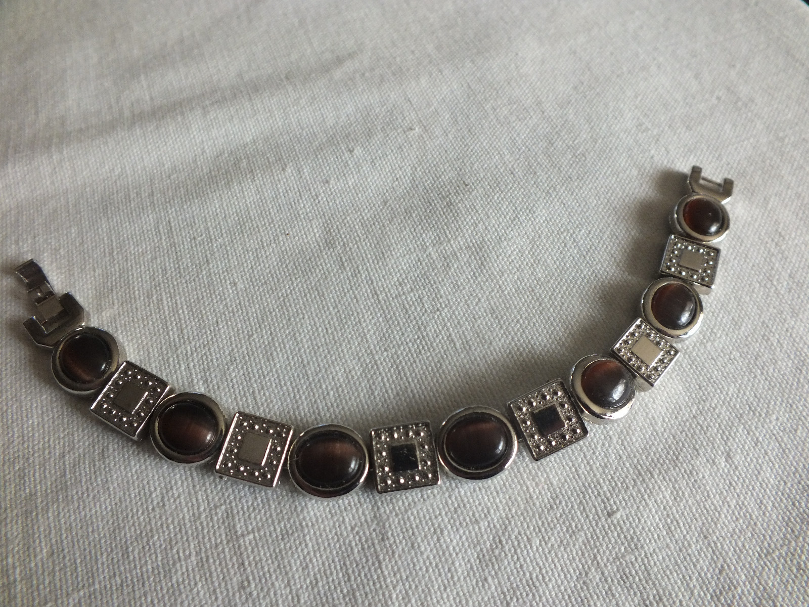 Beautiful Clasp Bracelet Silver Tone Brown Cabochons 7 1/4 x 3/8″ Wide CUTE