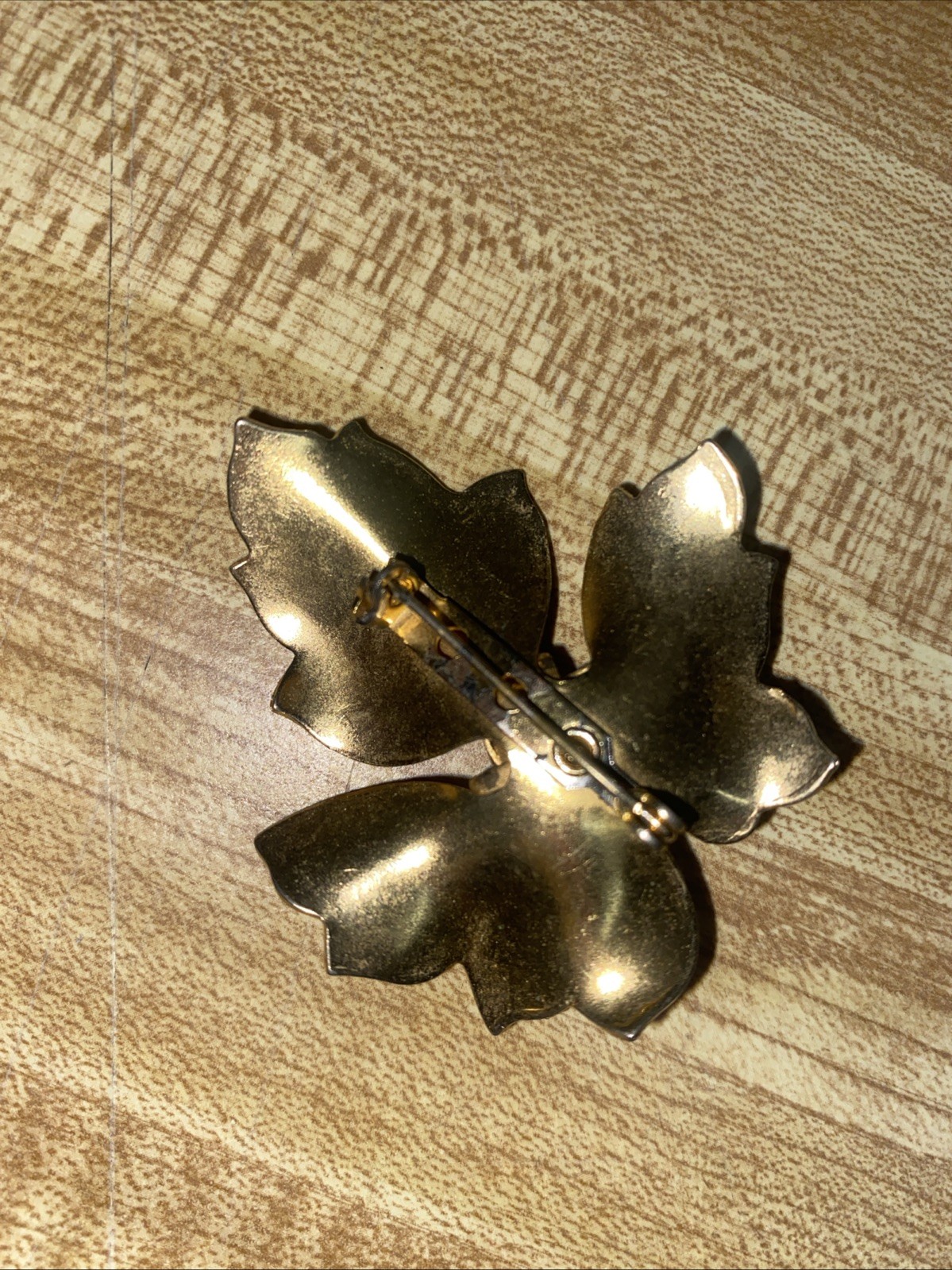 Vintage Texture Gold tone Metal Leaf W/Faux Peach Pearl Brooch 2”