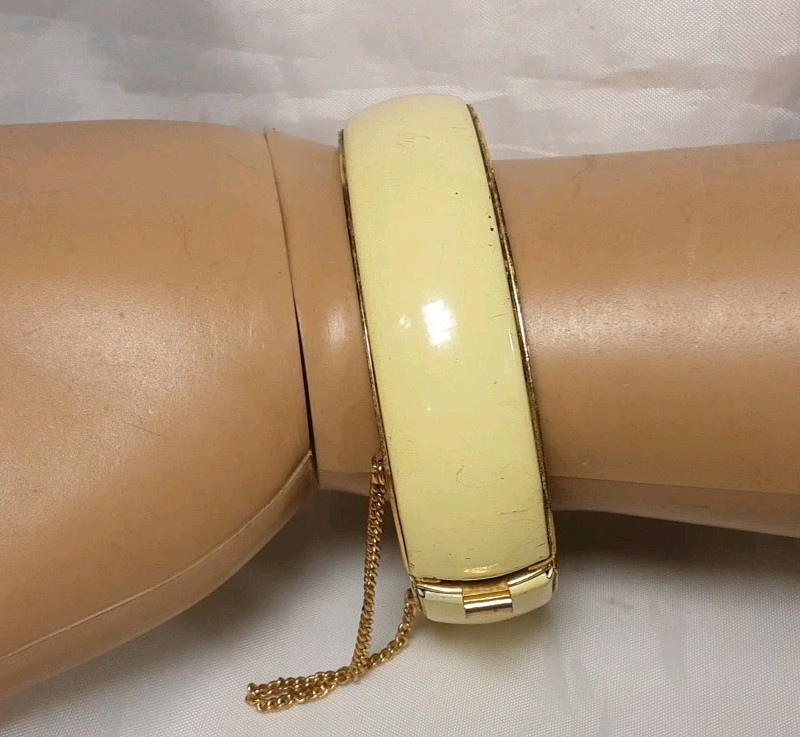 Bracelet Gold Tone Yellow Enamel Hinged Clasp With Safety Chain Oval Bangle Cuff
