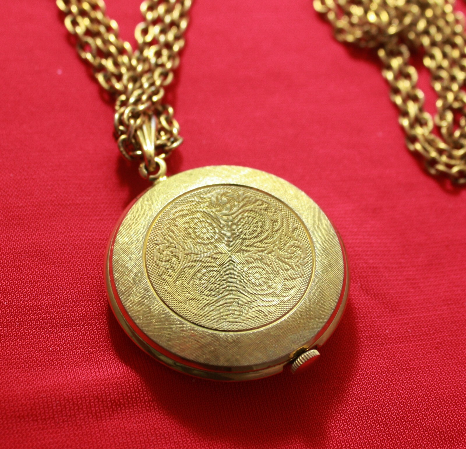 BUCHERER Swiss 15 Jewels Manual Wind Watch Pendant Runs & Multi-strand Necklace