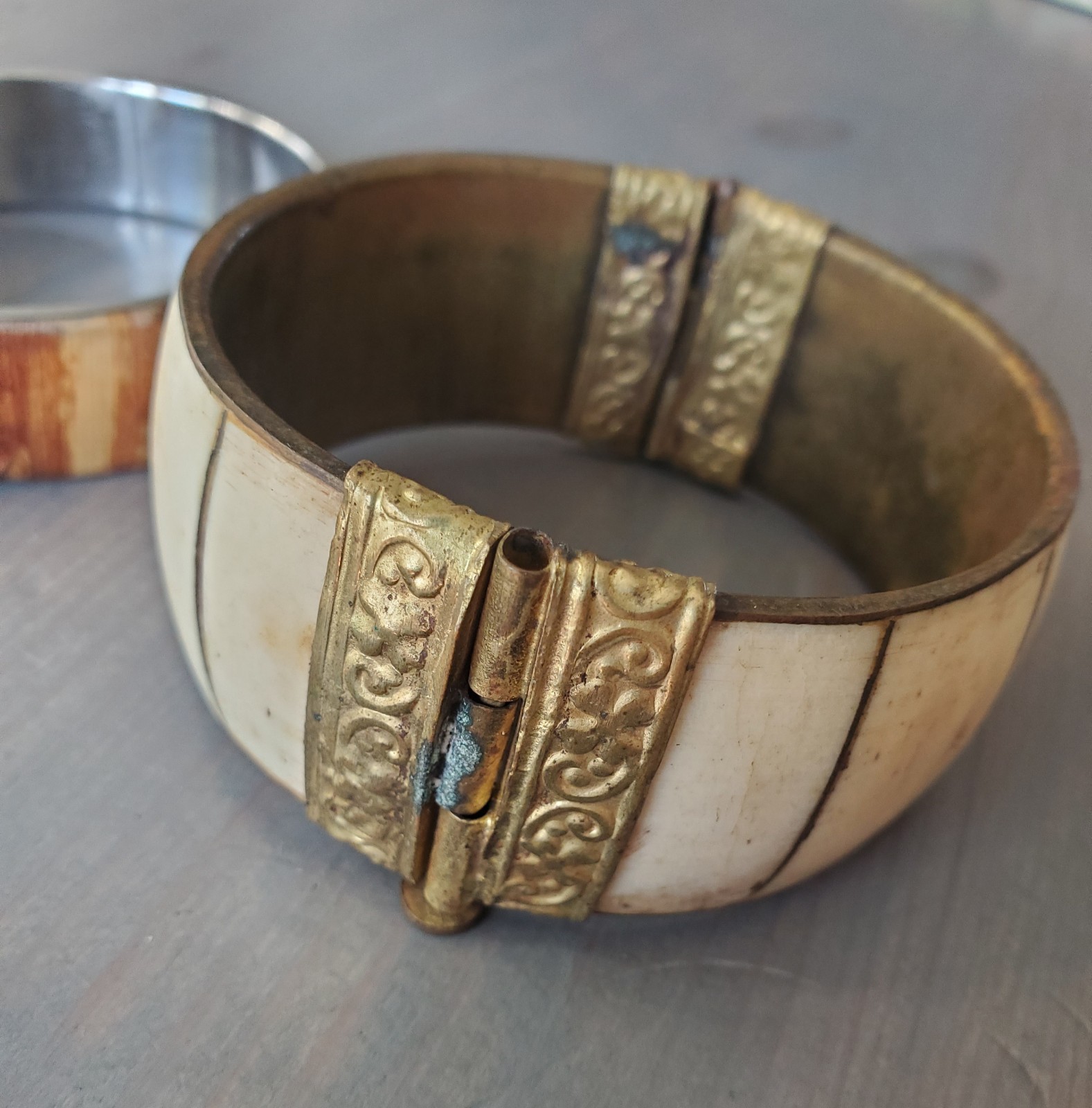 Lot Of Vintage Bangle Bracelets. Brass And Bone. Lucite And Wood.