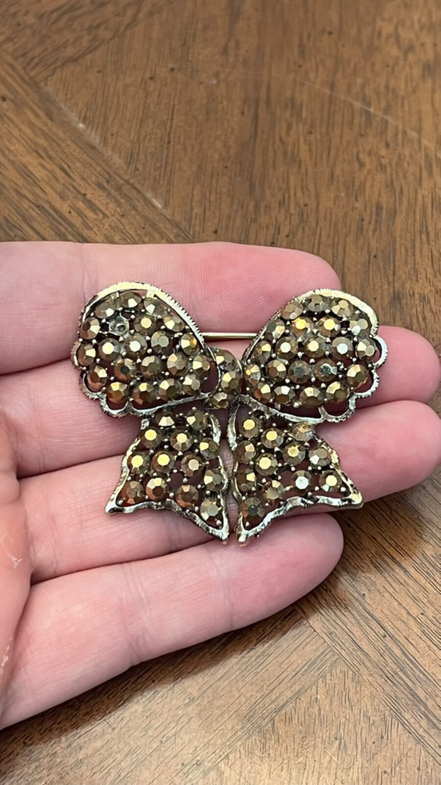 Vintage Weiss Bronze Rhinestone Ribbon Bow Brooch Gold Tone Signed Nice!