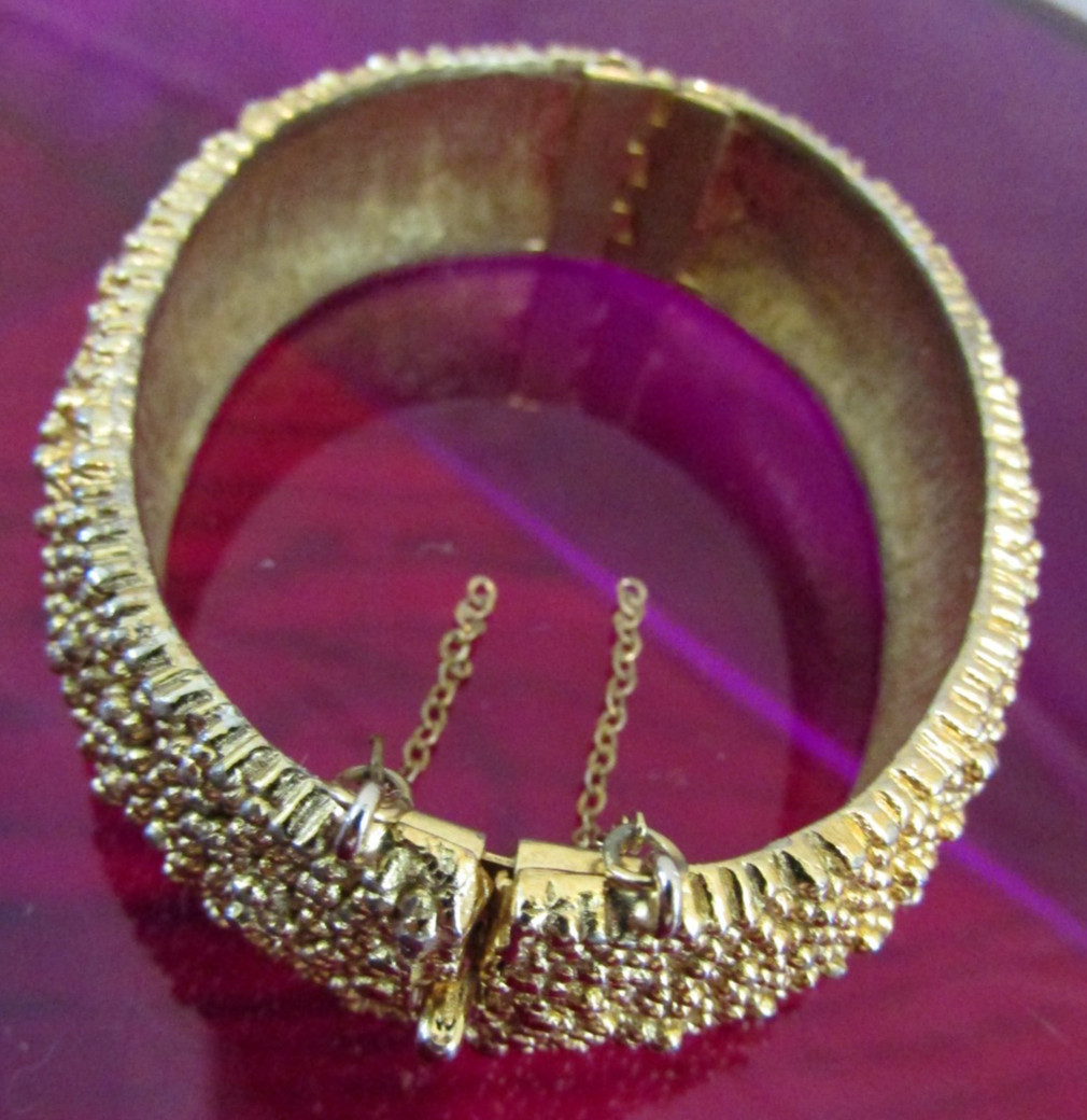 Vintage Napier gold tone bracelet textured Bark Finish safety chain box tab RARE