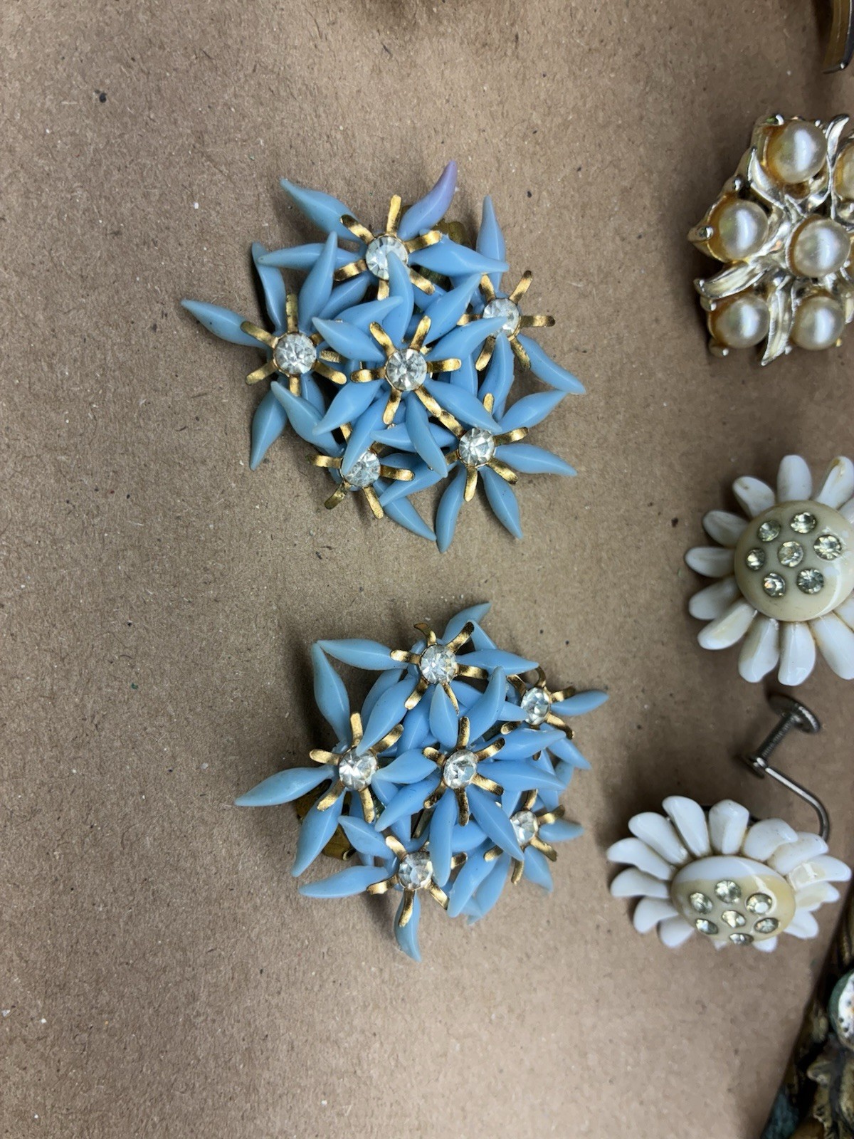 vintage flowers leaves 60’s – 80’s earrings lot brooch