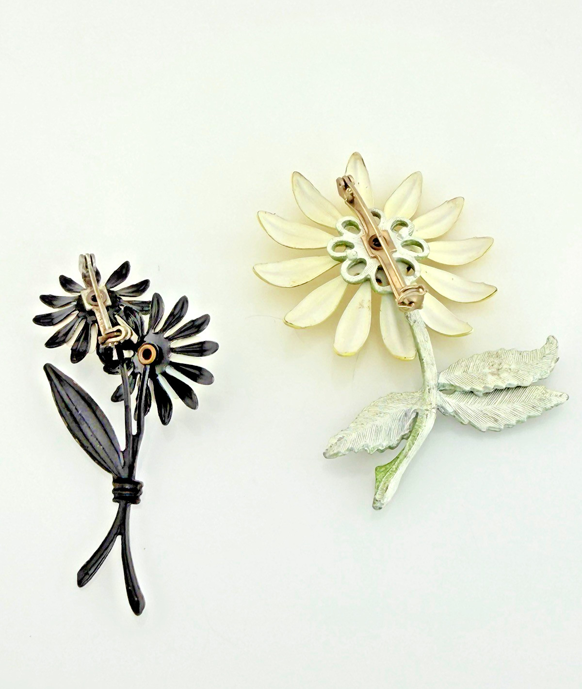 Vintage 1960s Enamel Flower Brooch Lot of 2 Black Yellow Pop Art Mod Retro Daisy