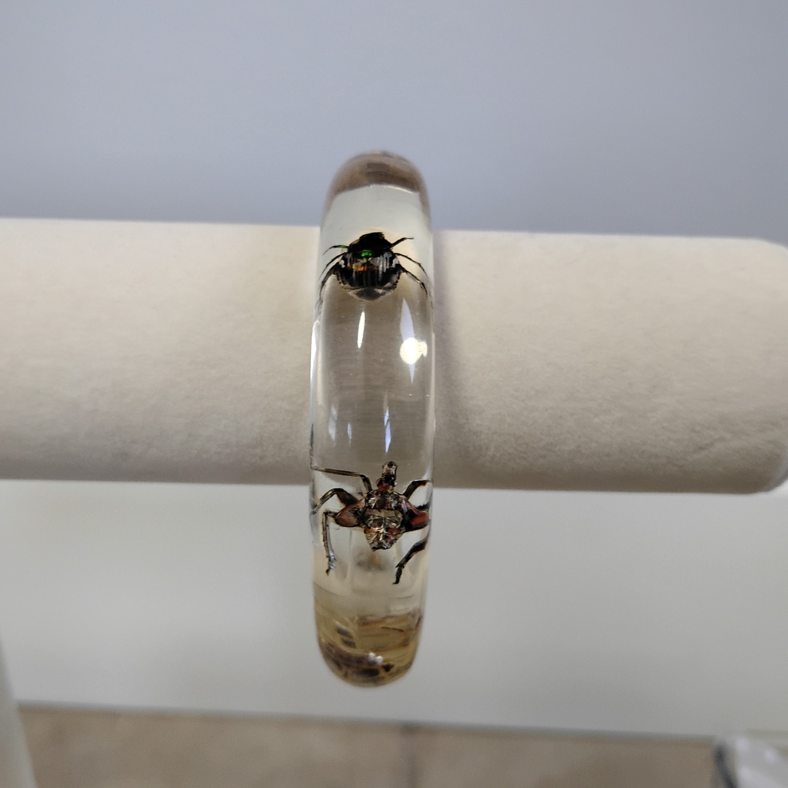 Vtg Clear Bug Bangle Encased Beetles, Scorpion, Insects Sz 7.75 Bracelet