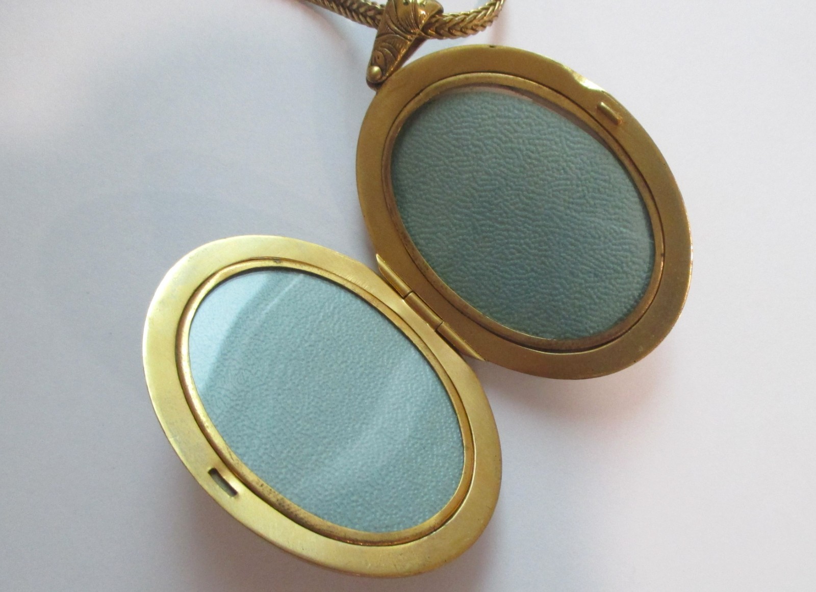 LARGE VINTAGE VICTORIAN REVIVAL LOCKET WHEAT CHAIN NECKLACE GOLD GILT BRASS