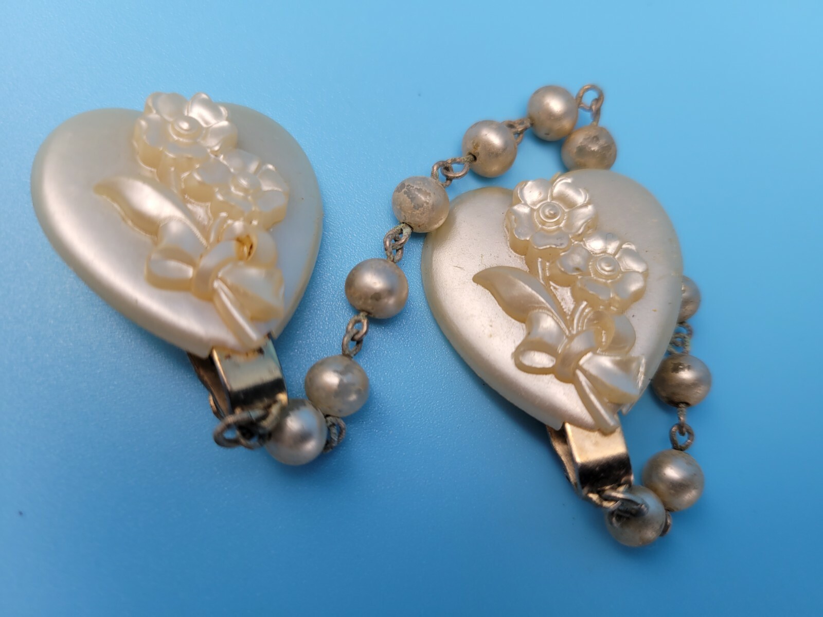 Vintage Faux Pearls Hearts Flowers Chain Sweater Dress Clip
