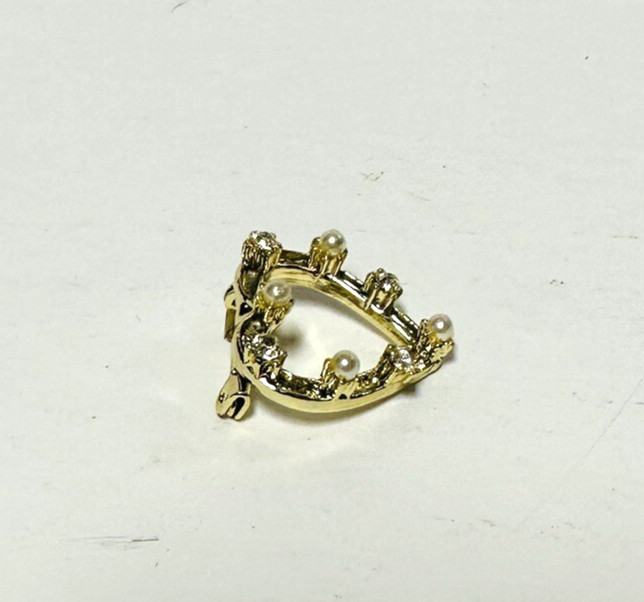 Heart Brooch Gold-tone Metal Rhinestones and Faux Pearls Love Beauty Shiny VTG