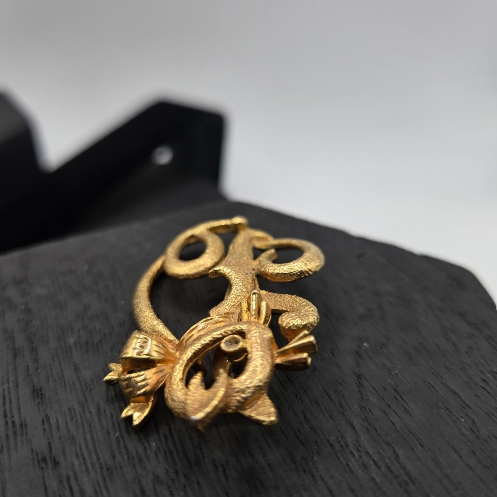 Vtg Cat Brooch Pin Gold Tone Textured Kitty with Bow Animal Lover Gift Cute