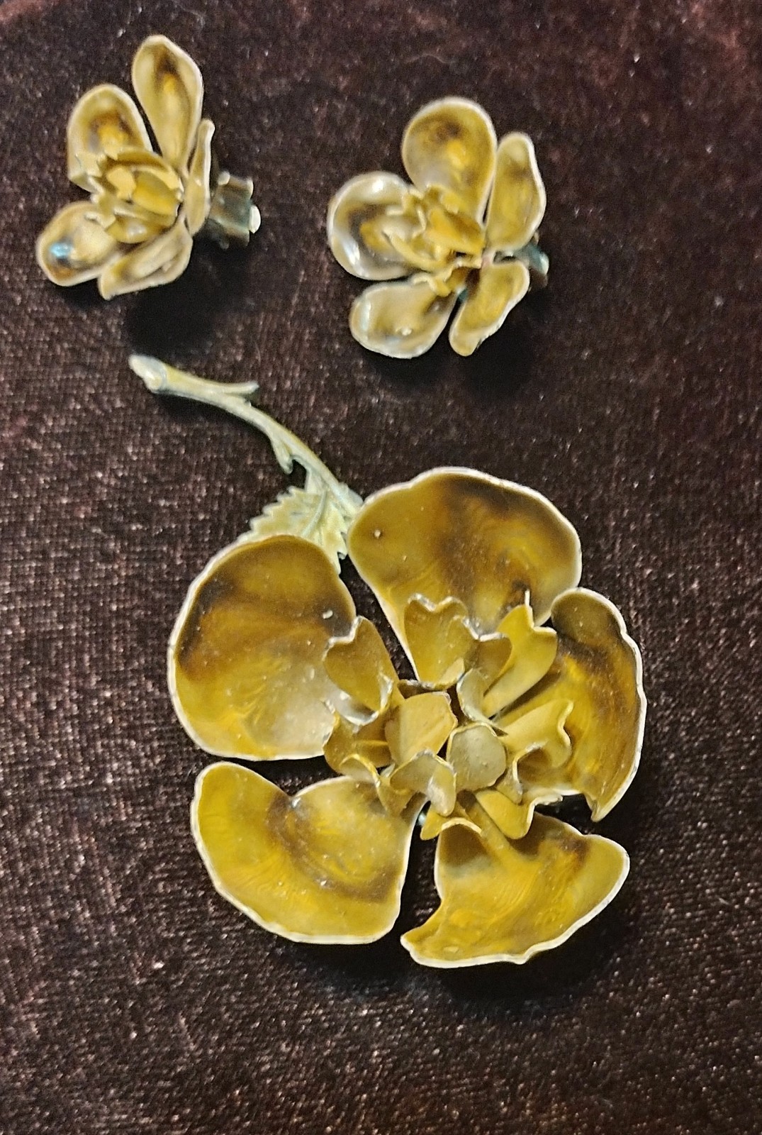 Beautiful Large 4″ Vintage Green Enamel Flower Brooch And Clip Earrings
