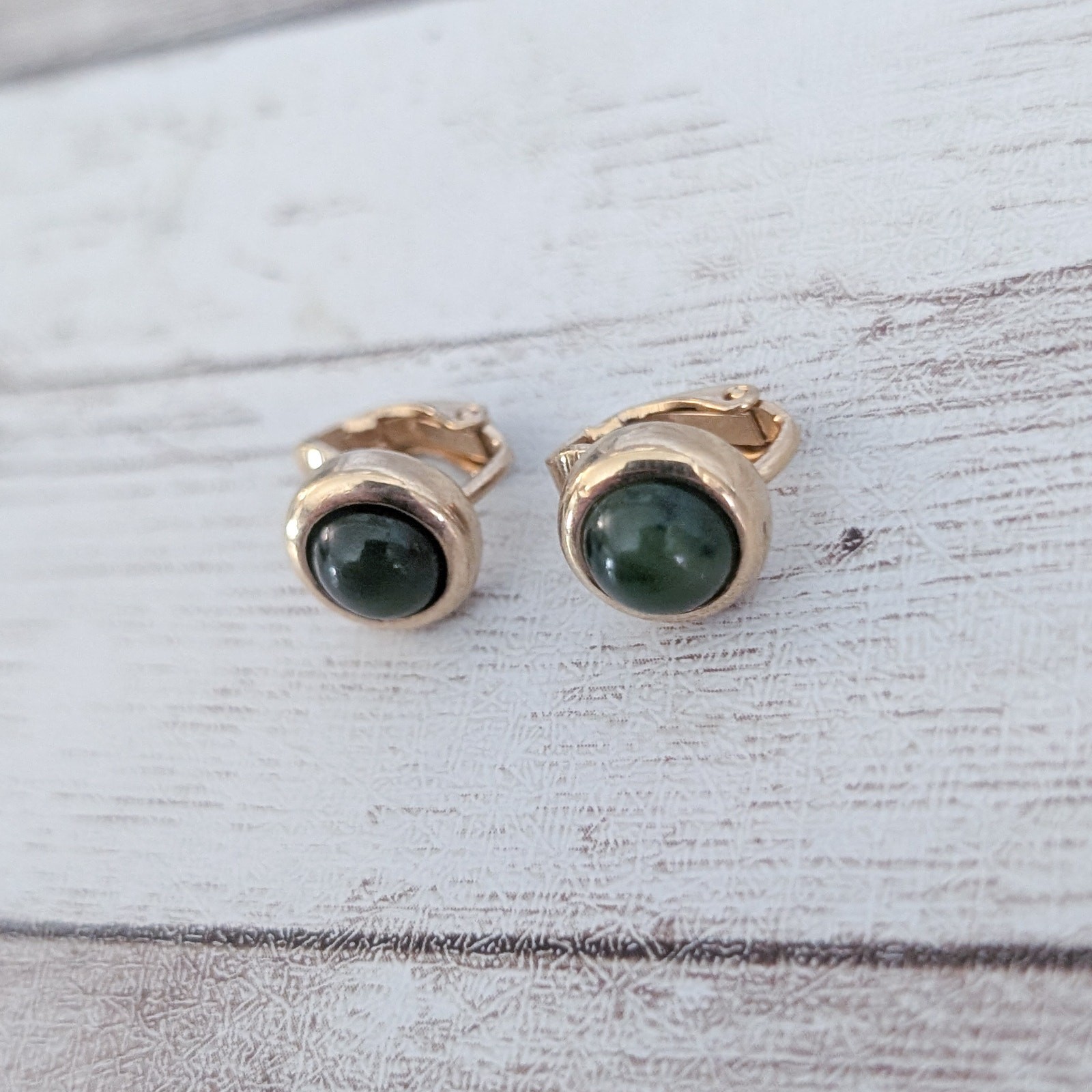 Vintage Avon Clip On Earrings 3/8″ Dark Green & Gold Tone – Loose Clip