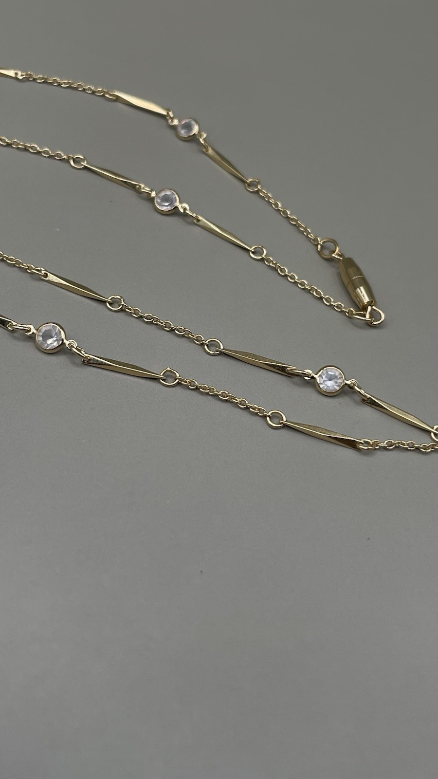 Avon Women’s Pendant Necklace Gold Tone Metal Simulated Diamond Accent 1984