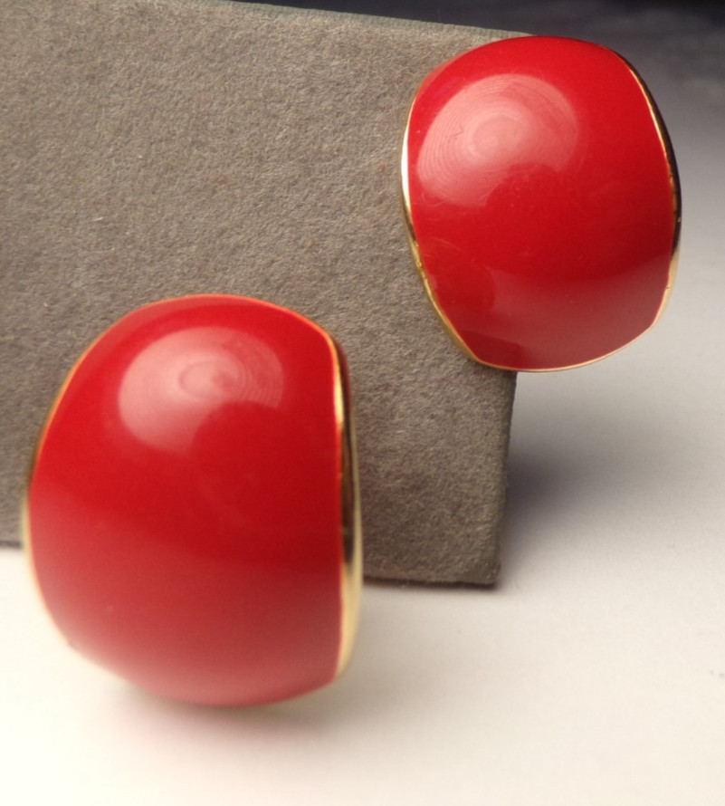 VTG 1980’S NAPIER RICH RED ENAMEL GOLD TONE ADJUSTABLE CLIP-ON CLIP EARRINGS 1″
