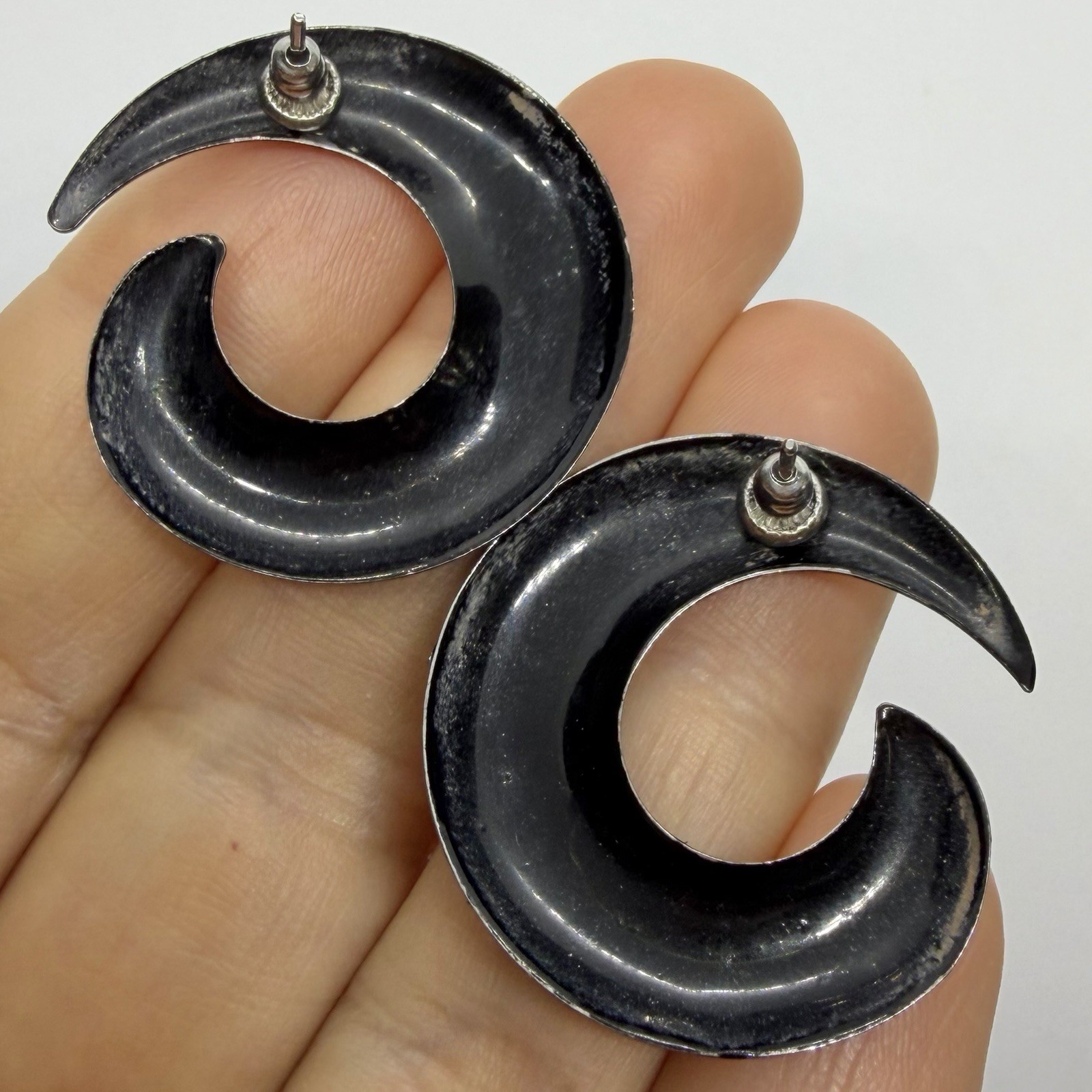 Vtg 80’s Retro Black Enamel Curl Swirl Goth Punk Statement Earrings Post Large