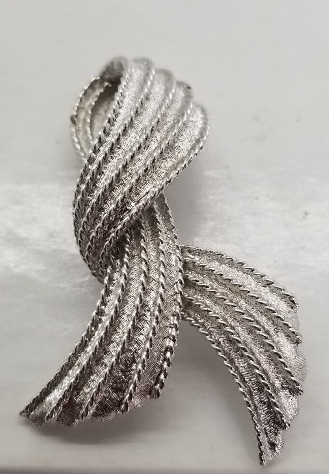 MONET Brooch Silver Tone Swirl Ribbon Textured Vintage 2.5″