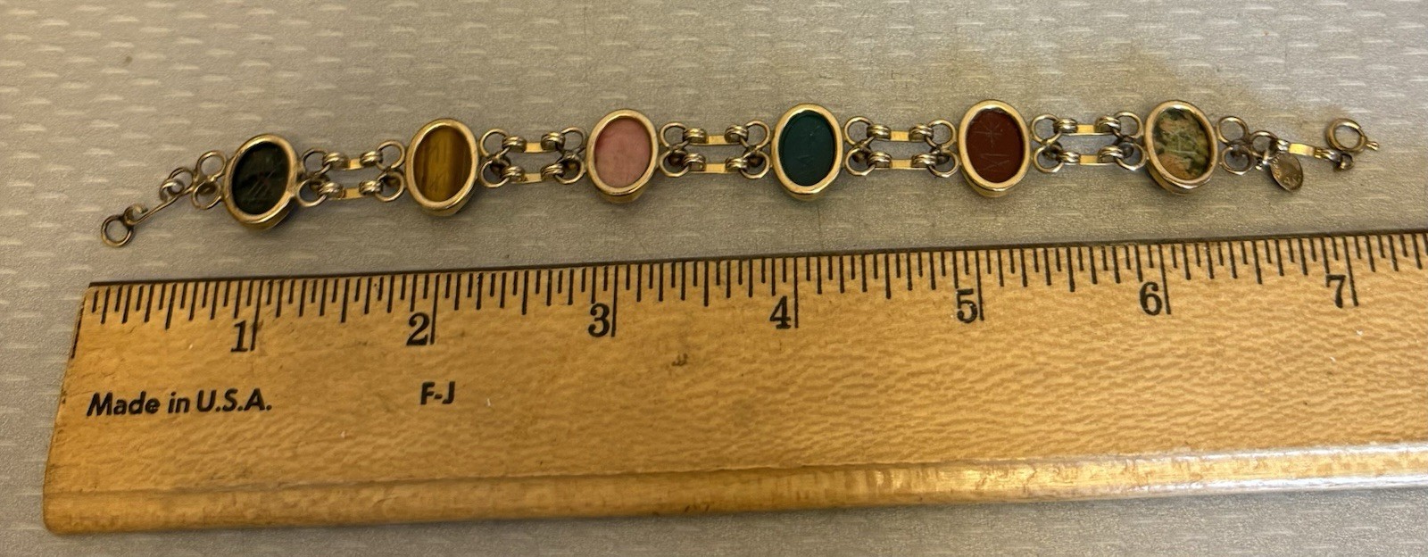 Vintage Goldfilled Carved Gemstone Scarab Bracelet signed AC 1/20 12K GF 7″